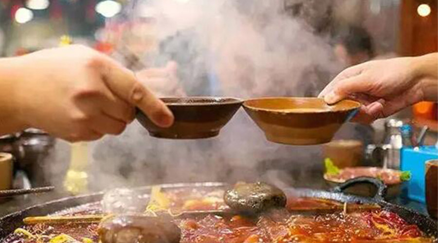 冬天火鍋團(tuán)建引來一身火鍋味  衣物烘干機(jī)化解職場(chǎng)尷尬！